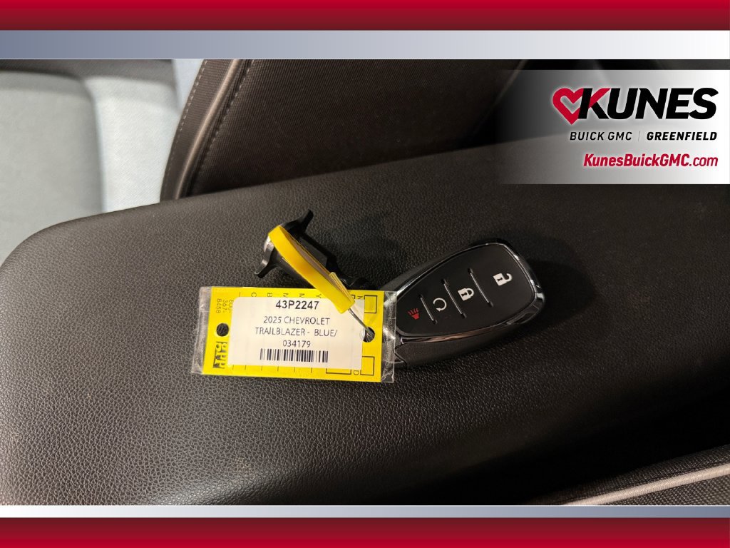 Used 2025 Chevrolet TrailBlazer LT AWD/4WD image 37