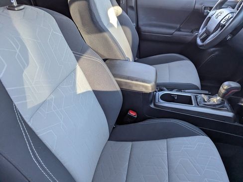 Used 2021 Toyota Tacoma TRD Sport w/ Technology Package image 11