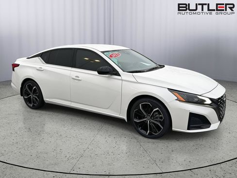 Used 2023 Nissan Altima 2.5 SR FWD image 7