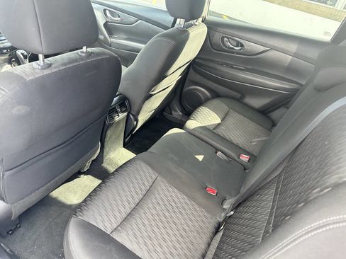 Used 2020 Nissan Rogue SV image 21