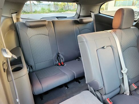 Used 2011 Chevrolet Traverse LT w/ Personal Connectivity Package image 16