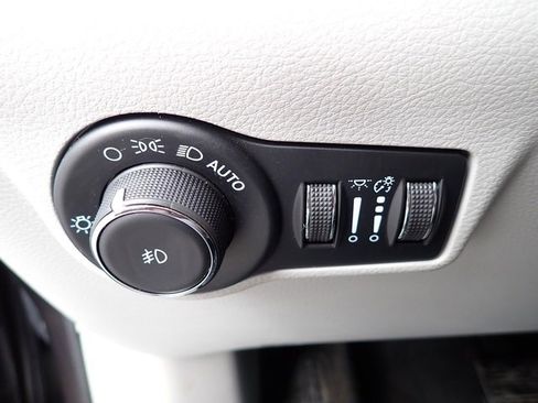 Used 2022 Jeep Compass Limited image 23