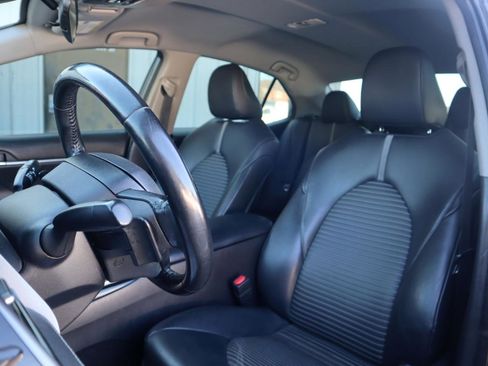 Used 2019 Toyota Camry SE w/ Carpet Mat Package image 45