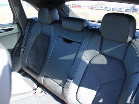 Used 2018 Porsche Macan Sport Edition image 18