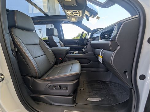 New 2026 GMC Yukon XL AT4 w/ AT4 Premium Plus Package AWD/4WD image 13