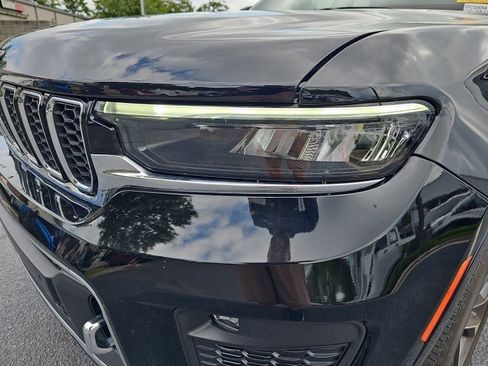 Used 2023 Jeep Grand Cherokee Overland w/ Luxury Tech Group IV AWD/4WD image 33