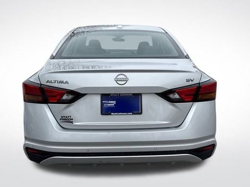 Used 2024 Nissan Altima 2.5 SV image 4