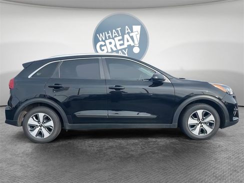 Used 2022 Kia Niro LX image 2