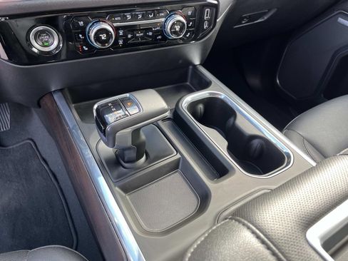 Used 2022 GMC Sierra 1500 SLT w/ SLT Convenience Package image 34