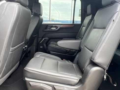 Used 2025 GMC Yukon XL Denali AWD/4WD image 25