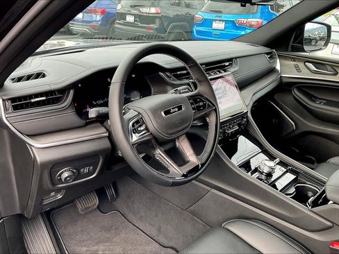New 2025 Jeep Grand Cherokee L Overland w/ Advanced Protech Group III AWD/4WD image 7
