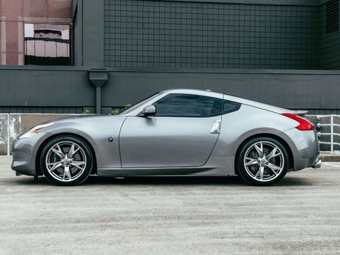 Used 2009 Nissan 370Z Touring RWD image 44