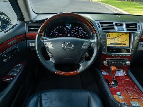 Used 2012 Lexus LS 460 w/ Comfort Pkg RWD image 18