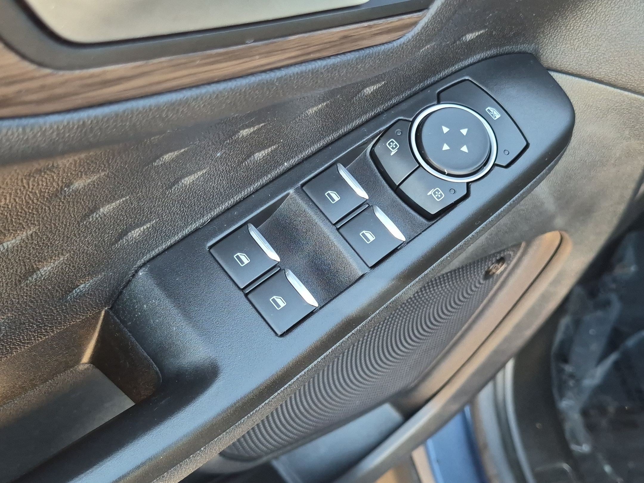 Used 2020 Ford Escape Titanium AWD/4WD image 12