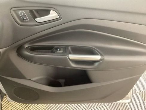 Used 2017 Ford Escape SE image 19