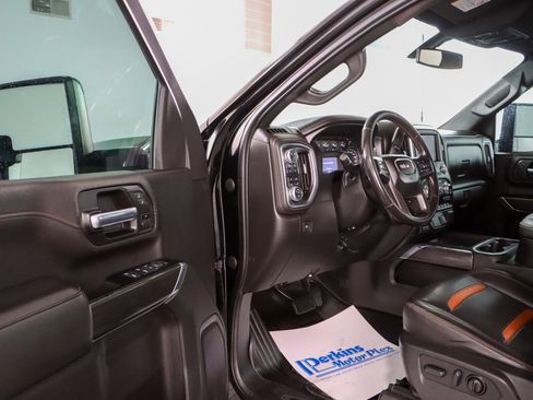 Used 2022 GMC Sierra 2500 AT4 w/ Gooseneck/5TH Wheel Package image 3