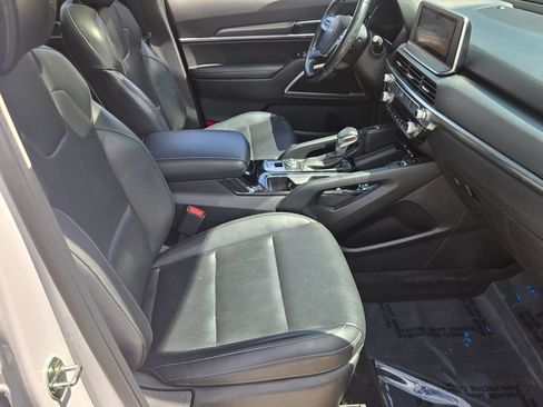 Used 2022 Kia Telluride S FWD image 19
