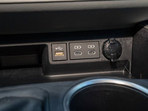 Certified 2025 Toyota Highlander XLE image 19