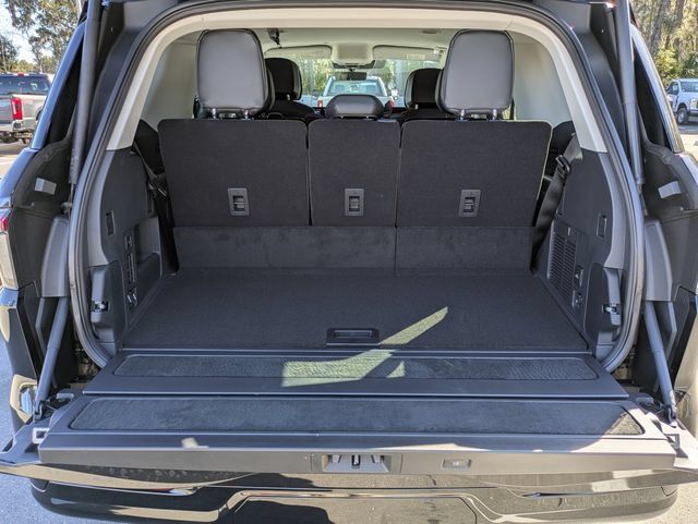 New 2026 Lincoln Navigator Premiere AWD/4WD image 13
