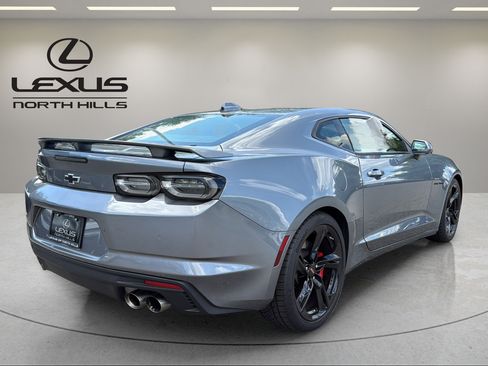 Used 2020 Chevrolet Camaro SS RWD image 6