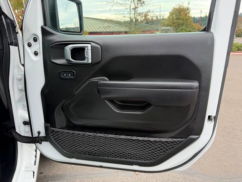 Used 2022 Jeep Wrangler Sport S image 28