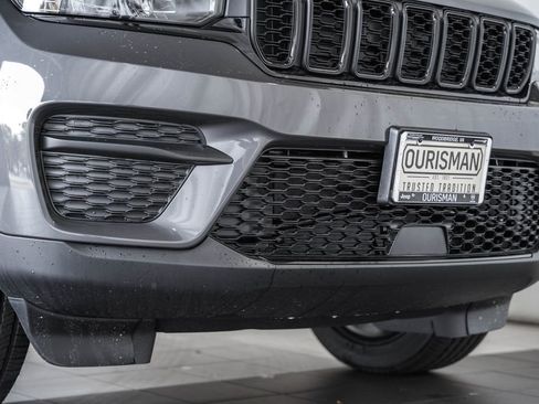 New 2025 Jeep Grand Cherokee Altitude image 13