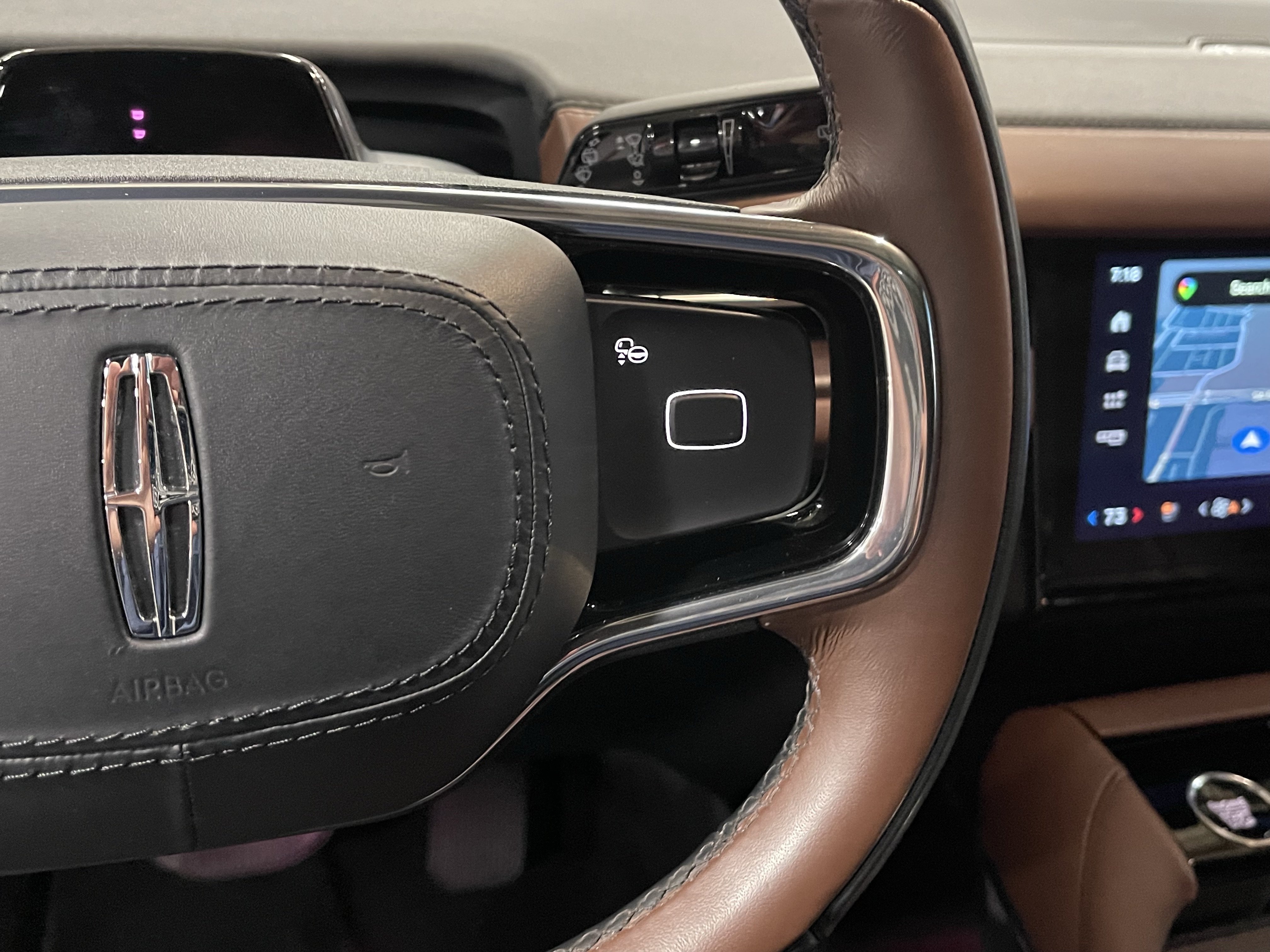 Used 2025 Lincoln Navigator Reserve AWD/4WD image 23