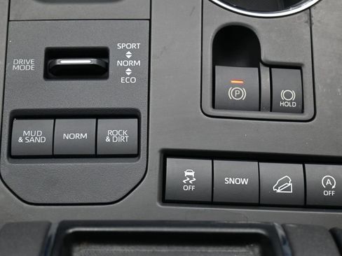 Certified 2021 Toyota Highlander XLE image 25