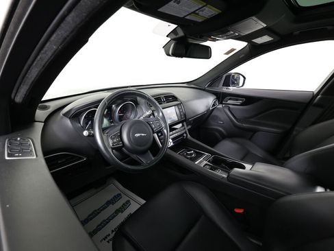 Used 2017 Jaguar F-PACE Premium image 10