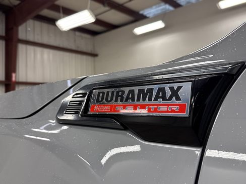 Used 2025 GMC Sierra 2500 AT4 w/ AT4 Premium Plus Package image 3