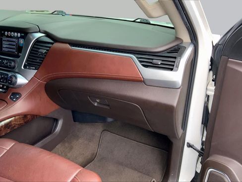 Used 2017 Chevrolet Suburban Premier RWD image 19