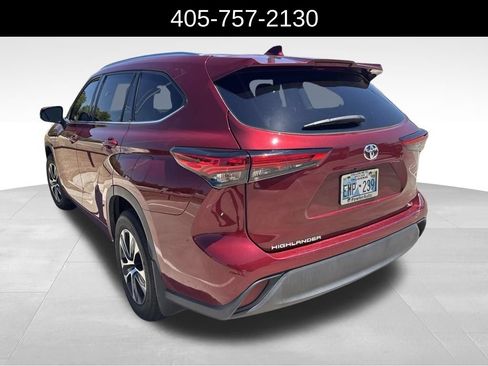 Used 2020 Toyota Highlander XLE FWD image 6