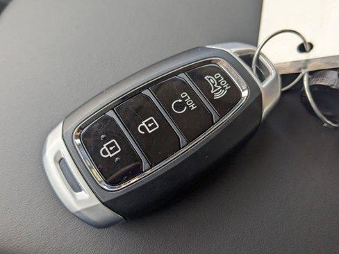 Certified 2025 Hyundai Venue SEL image 30