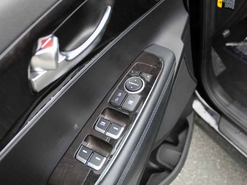 Used 2017 Kia Sorento AWD image 12