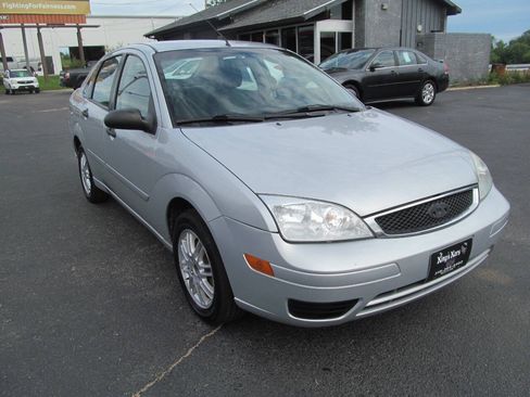 Used 2007 Ford Focus SE FWD image 7