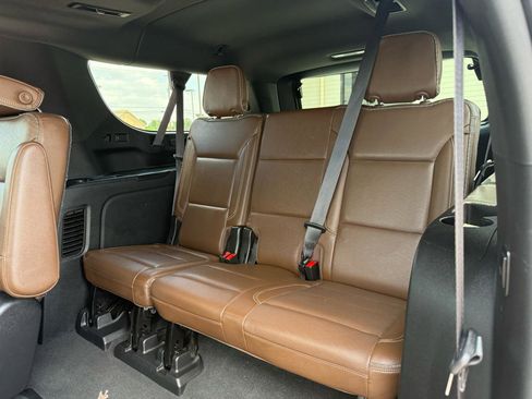 Used 2021 Chevrolet Suburban High Country w/ Premium Package AWD/4WD image 18