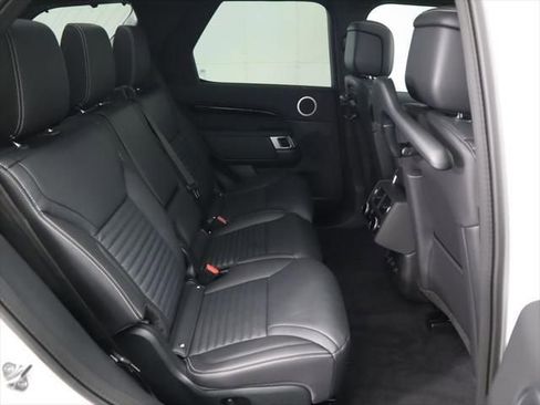 New 2025 Land Rover Discovery S image 24