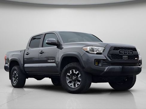 Used 2019 Toyota Tacoma TRD Off-Road w/ Technology Package AWD/4WD image 2