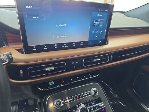 Used 2023 Lincoln Nautilus Reserve image 20