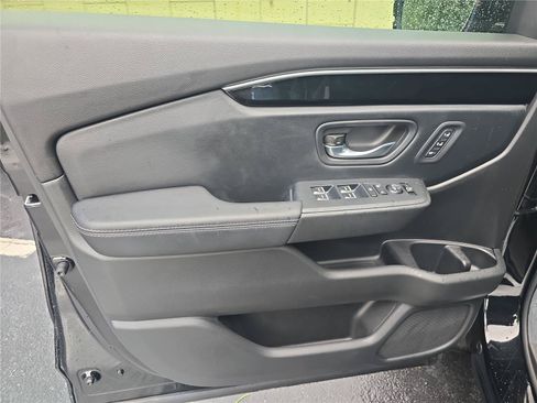 Used 2025 Honda Pilot Touring image 14