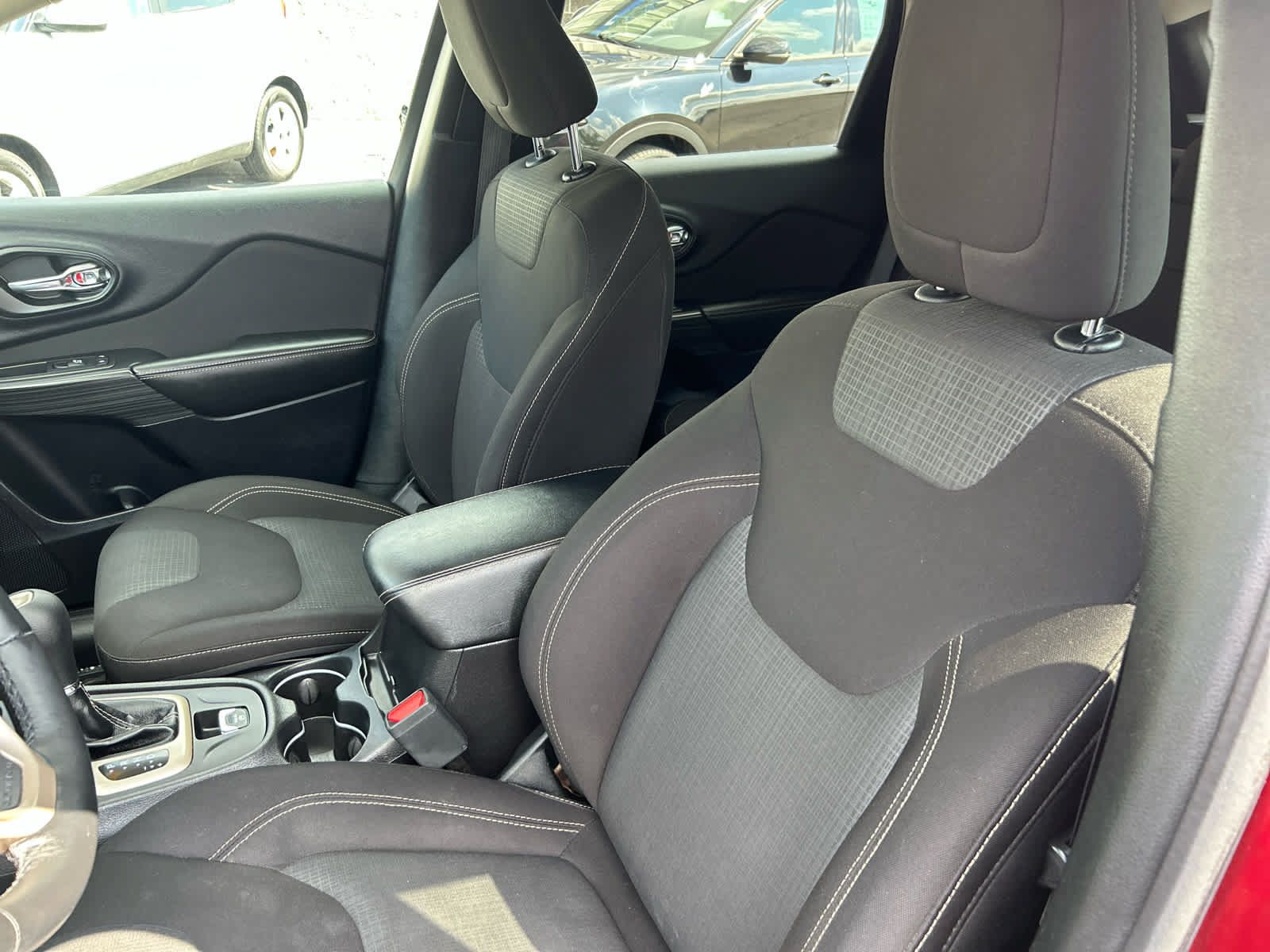 Used 2017 Jeep Cherokee Latitude w/ Cold Weather Group AWD/4WD image 12