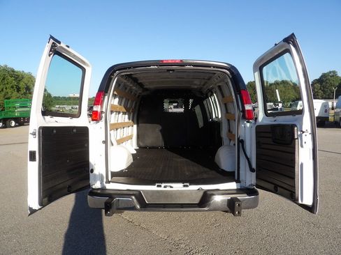 Used 2025 GMC Savana 2500 w/ Driver Convenience Package RWD image 43
