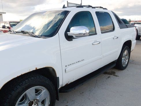 Used 2007 Chevrolet Avalanche LTZ image 8