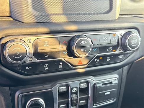 Used 2019 Jeep Wrangler Unlimited Sahara w/ Safety Group image 28