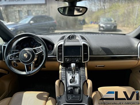 Used 2016 Porsche Cayenne AWD/4WD image 15