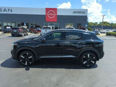 Certified 2025 Nissan Kicks SR FWD image 11