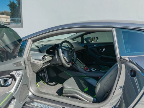 Used 2020 Lamborghini Huracan EVO image 9