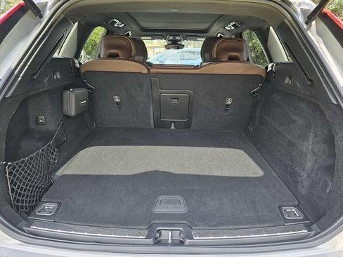 Used 2022 Volvo XC60 B5 Inscription w/ Advanced Package FWD image 11