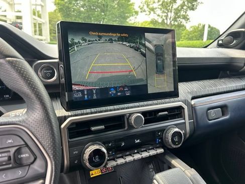 Used 2025 Toyota 4Runner Platinum AWD/4WD image 26