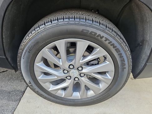 Used 2025 Buick Enclave Preferred w/ Power Package image 34